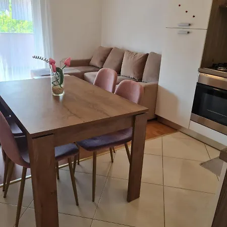 Nora Near The Apartament Pula