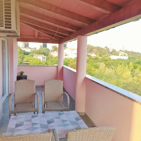 Nora Near The Apartament *