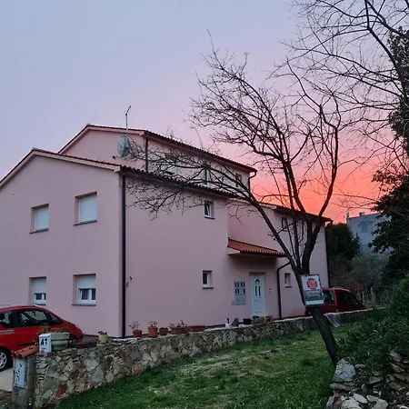 Appartement Nora Near The