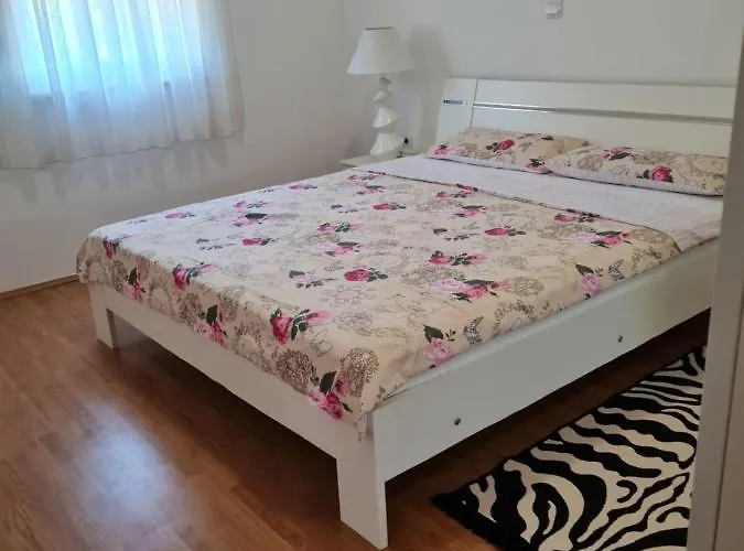 Nora Near The Apartment Pula